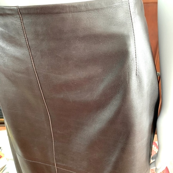 Soft and shiny dark brown real lamb leather skirt just at knee Eur size 42 US 10 - Picture 6 of 13
